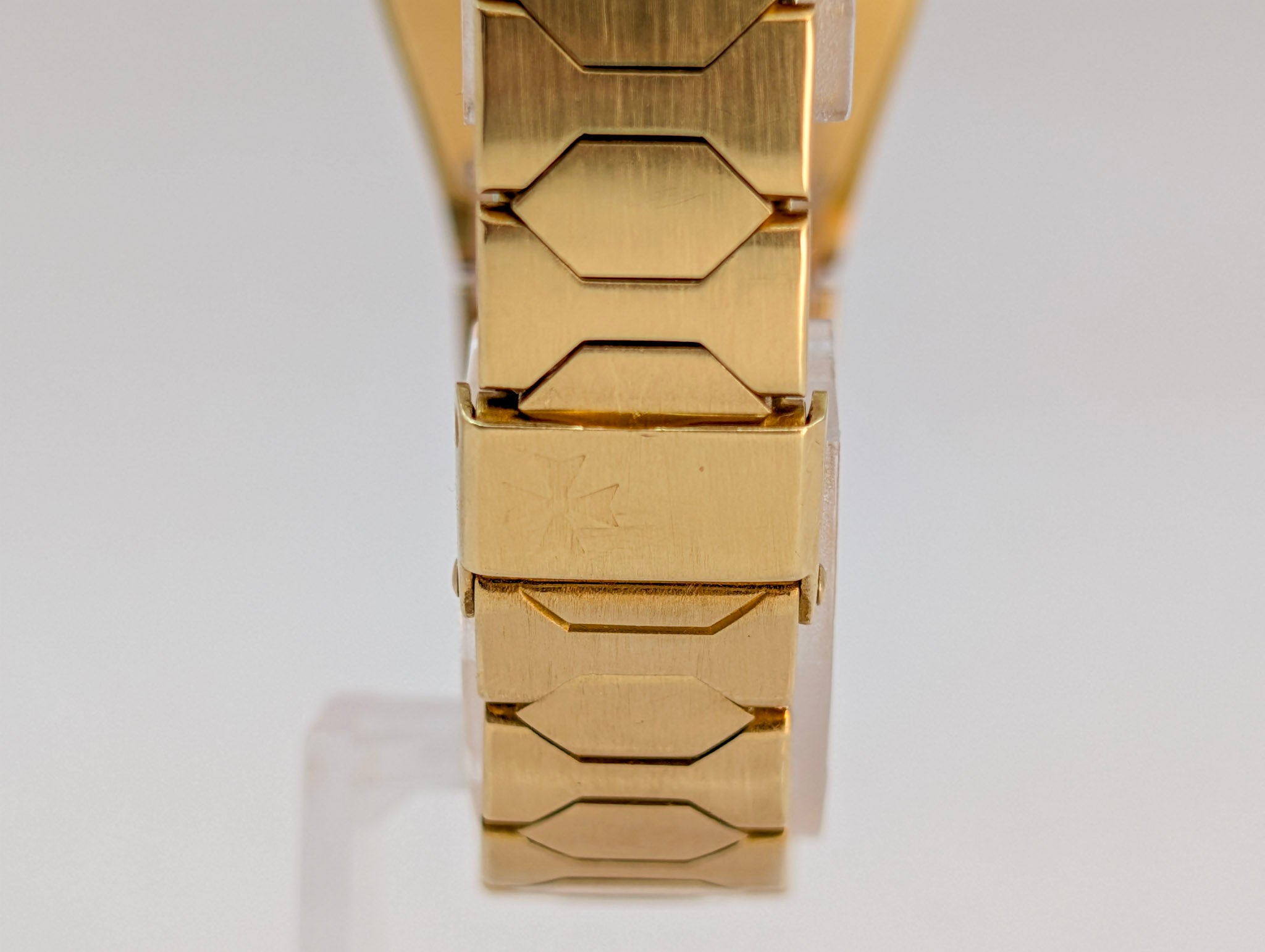 Vacheron Constantin 222 Ref. 60001 – Ladies All Gold Quartz – Original Box