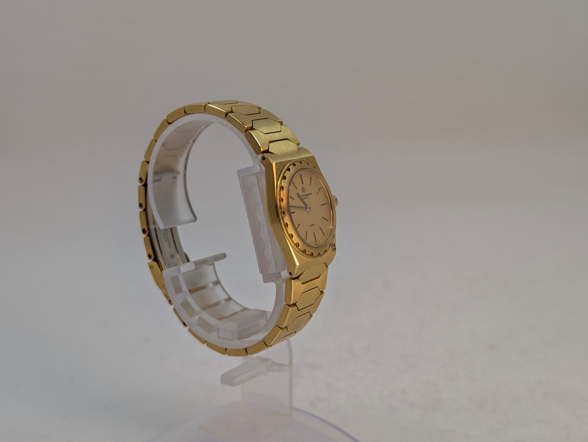 Vacheron Constantin 222 Ref. 60001 – Ladies All Gold Quartz – Original Box
