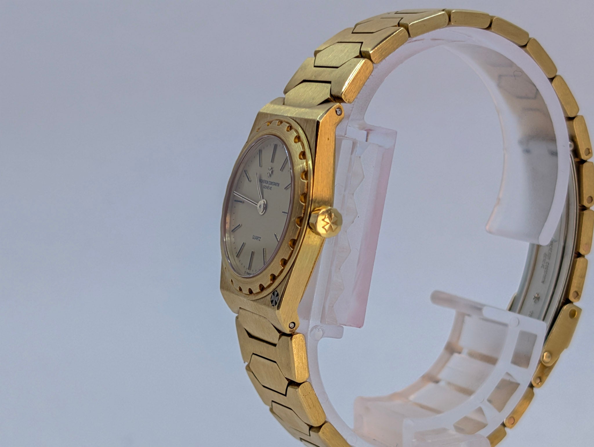 Vacheron Constantin 222 Ref. 60001 – Ladies All Gold Quartz – Original Box