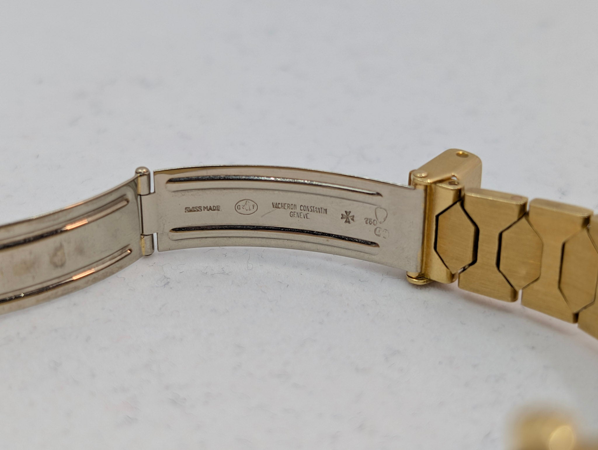 Vacheron Constantin 222 Ref. 60001 – Ladies All Gold Quartz – Original Box