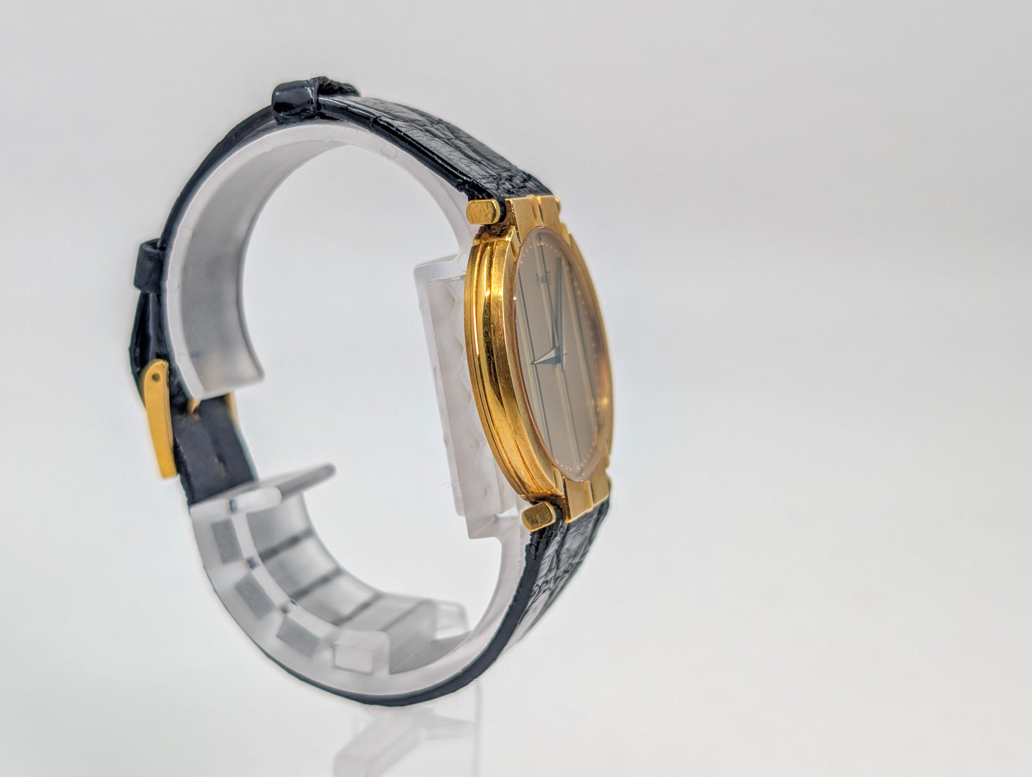 Vintage Piaget Polo 8673 18k Yellow Gold Quartz Watch Ultra-Thin