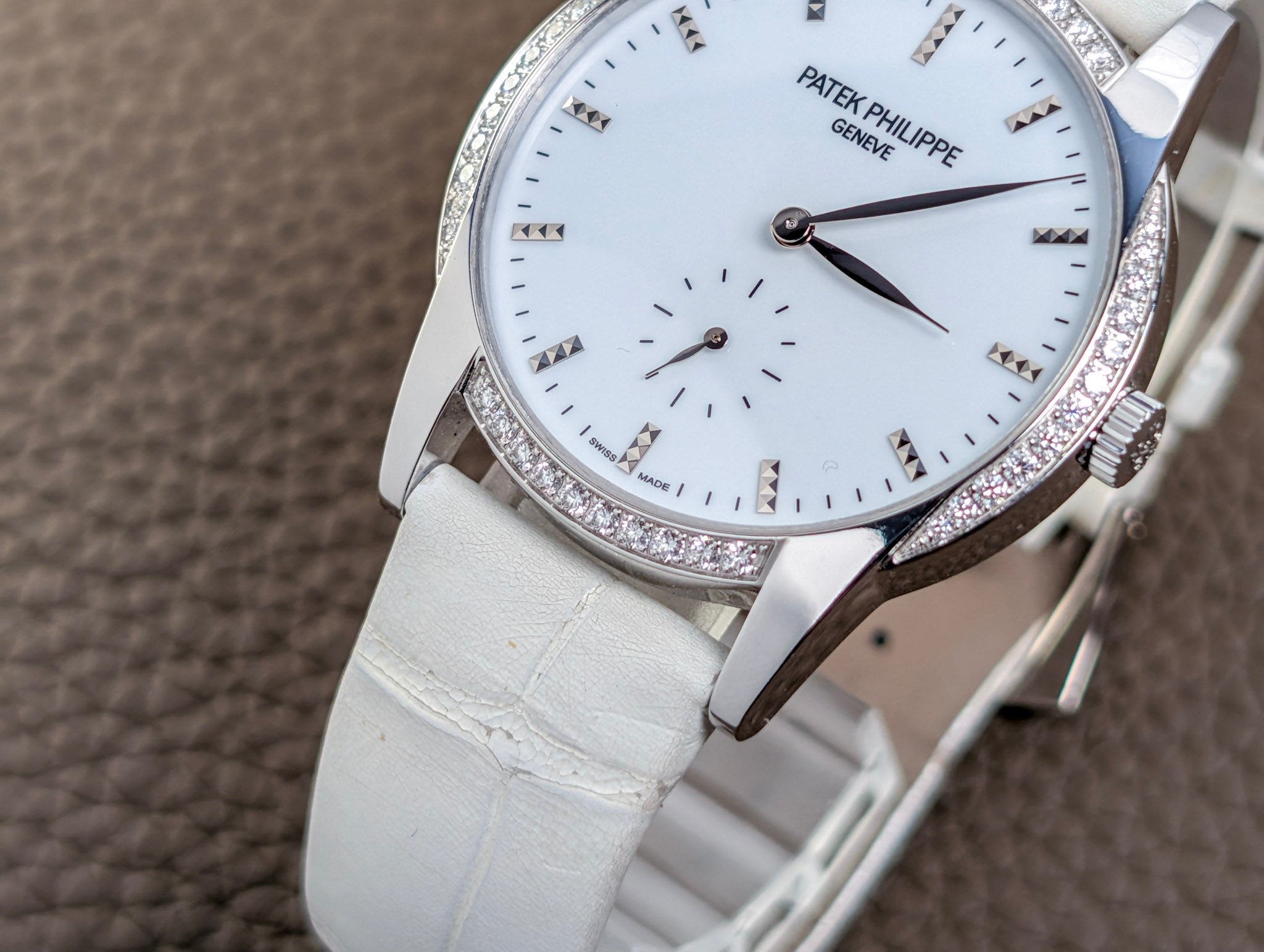 Patek Philippe Calatrava 7122/200G-001 18K White Gold Diamond Bezel 33mm