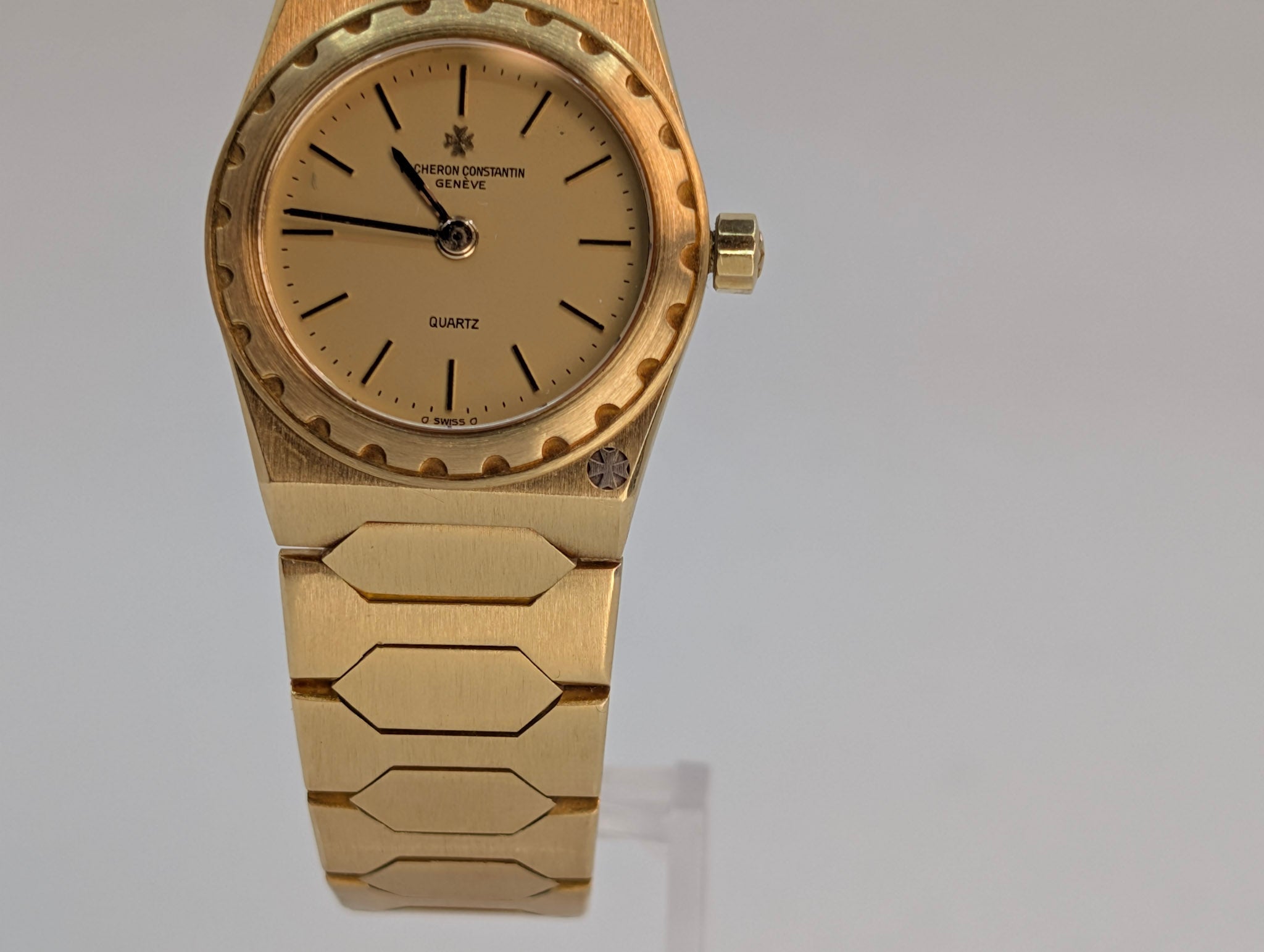 Vacheron Constantin 222 Ref. 60001 – Ladies All Gold Quartz – Original Box