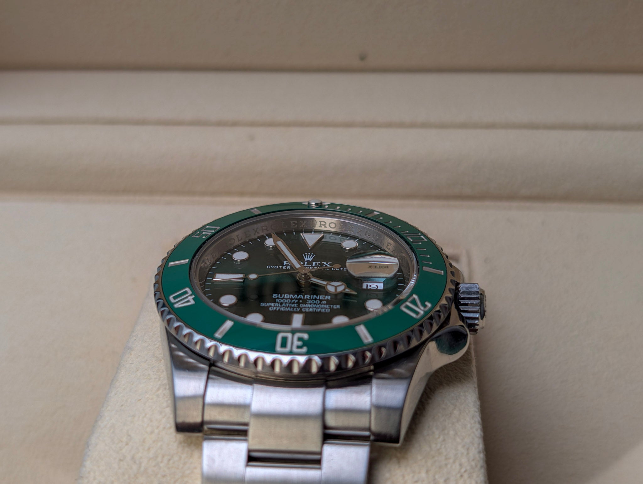 Rolex Submariner “Hulk” 116610LV – Green Dial & Bezel – Full Set 2016