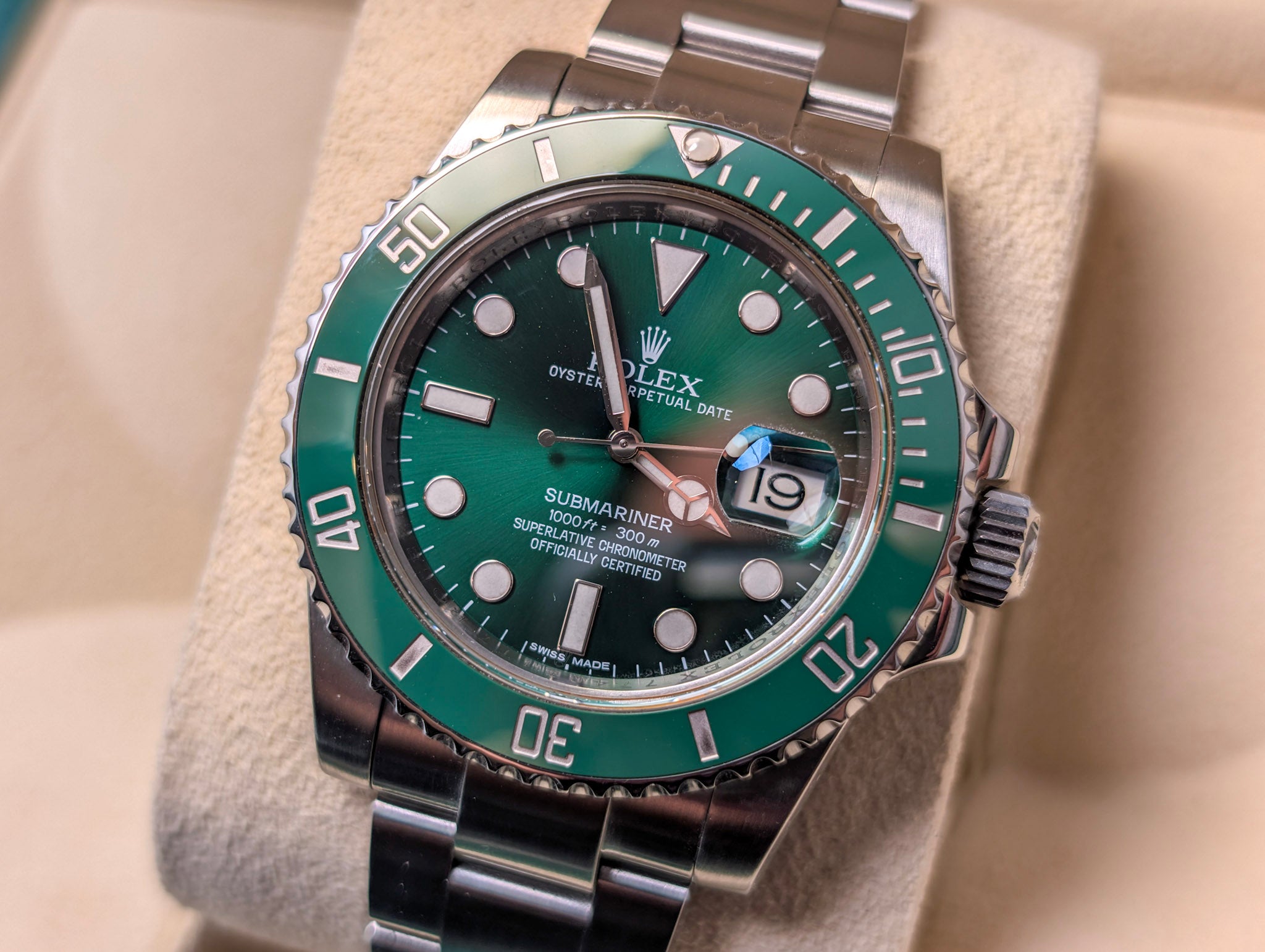 Rolex Submariner “Hulk” 116610LV – Green Dial & Bezel – Full Set 2016