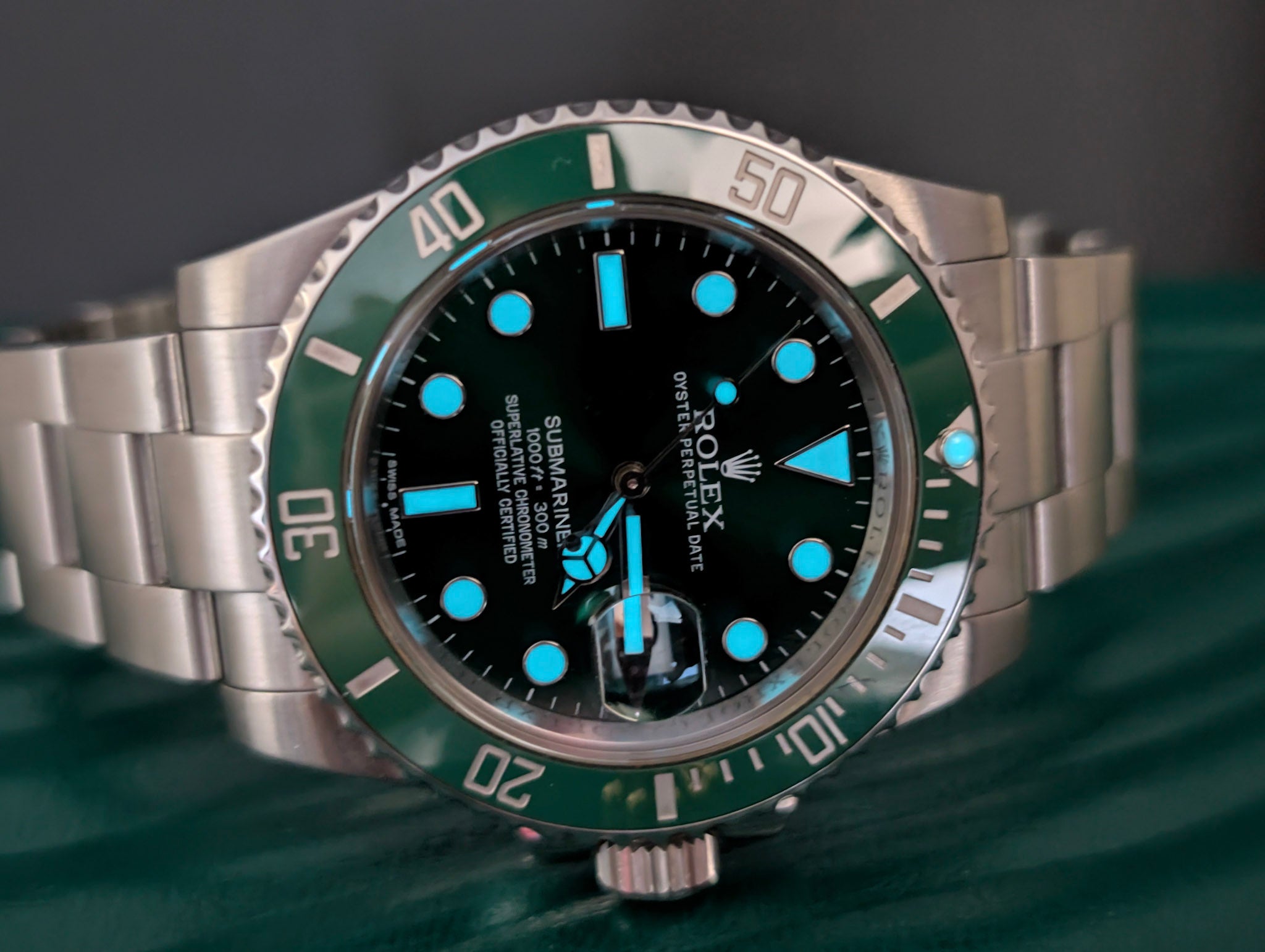 Rolex Submariner “Hulk” 116610LV – Green Dial & Bezel – Full Set 2016