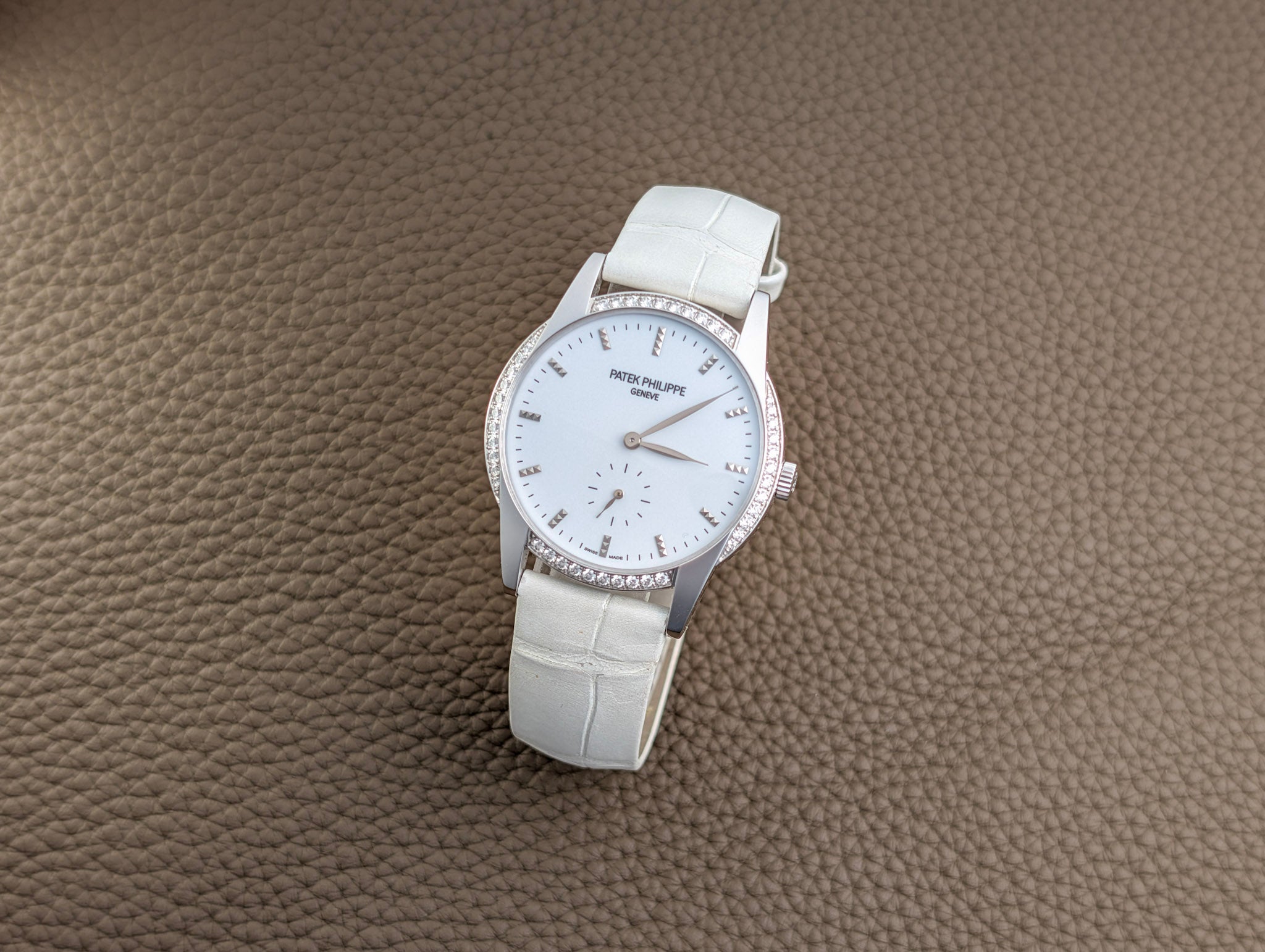 Patek Philippe Calatrava 7122/200G-001 18K White Gold Diamond Bezel 33mm