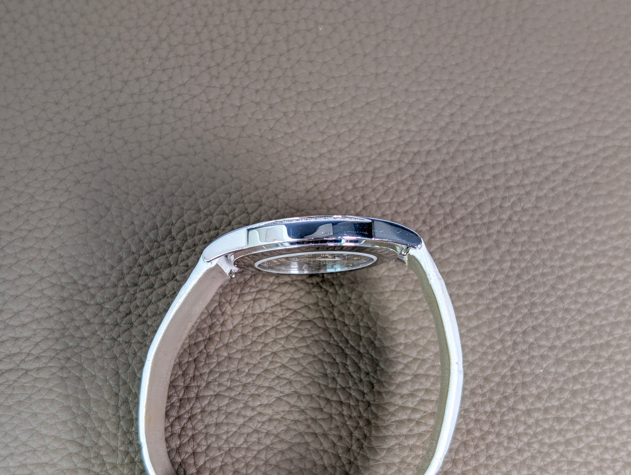Patek Philippe Calatrava 7122/200G-001 18K White Gold Diamond Bezel 33mm
